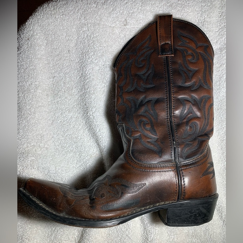 8.5 brown Laredo cowboy boots